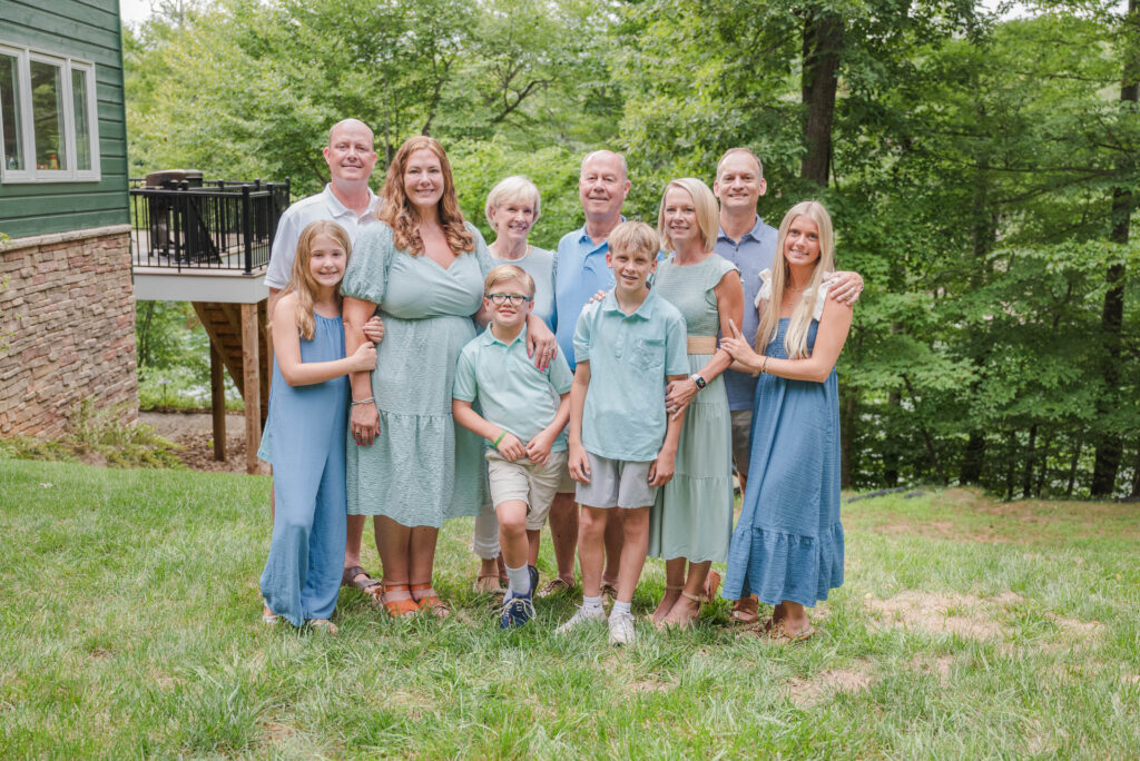 Lakeside Family Photos at Smith Mountain Lake group photo in the grass